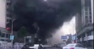 广东汕头一在建楼盘突发火灾,现场浓烟滚滚,相当惊险! 广东汕头一在建楼盘突发火灾,现场浓烟滚滚,相当惊险!